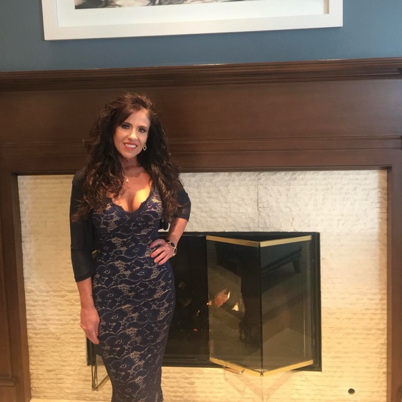 🌹 Welcome to My lil part of the PoshMark 🌎 - Picture 4 of 5